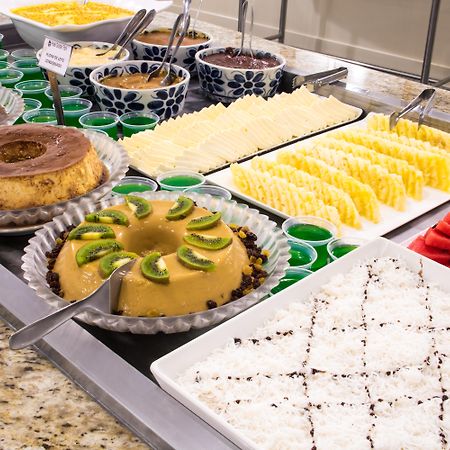 Golden Park All Inclusive Poços de Caldas Dış mekan fotoğraf A dessert buffet