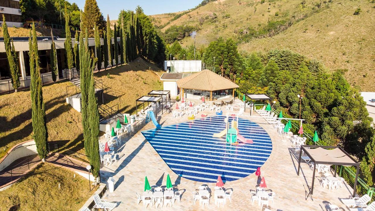 Golden Park All Inclusive Poços de Caldas Dış mekan fotoğraf Aerial view of the swimming pool