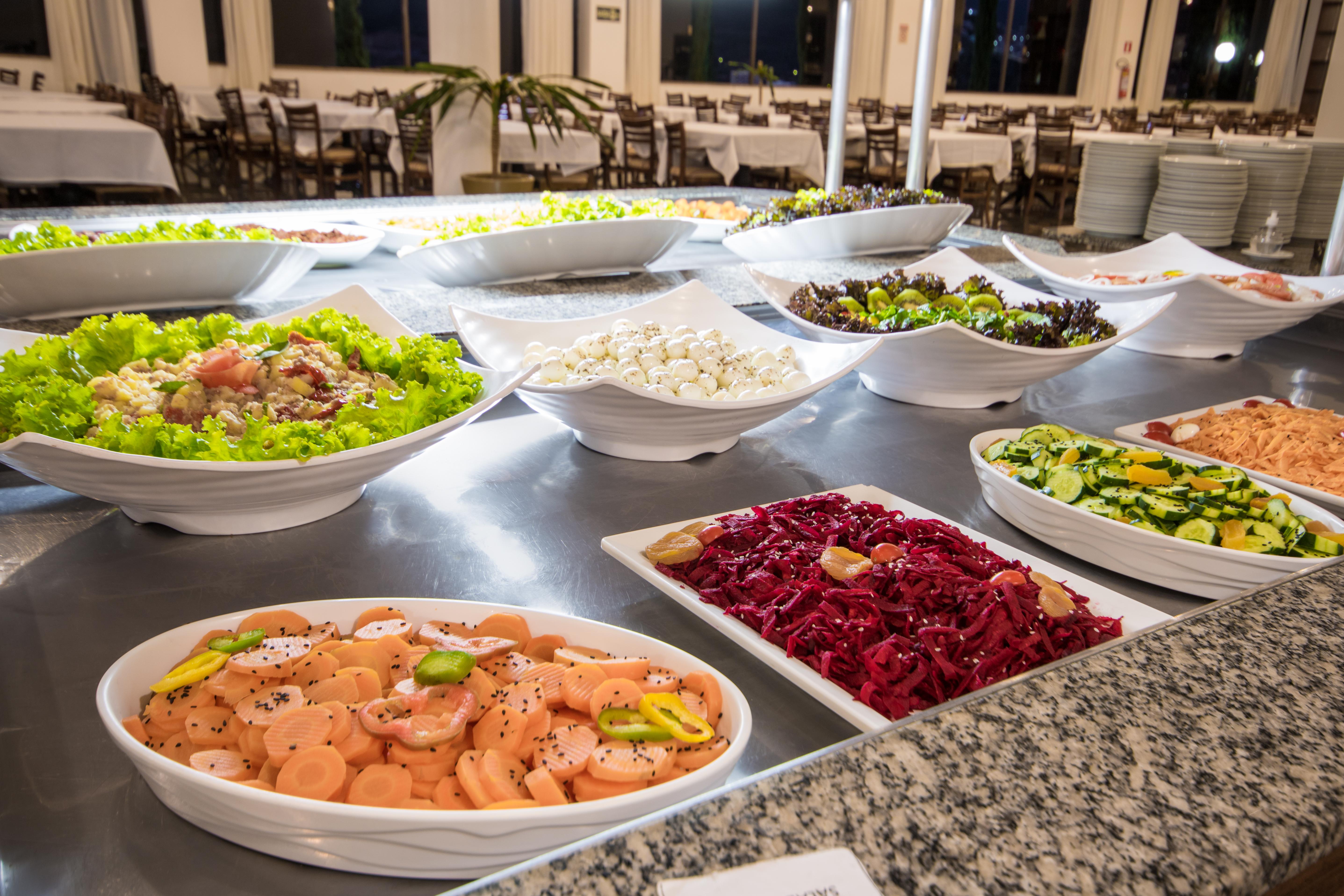 Golden Park All Inclusive Poços de Caldas Dış mekan fotoğraf A salad bar