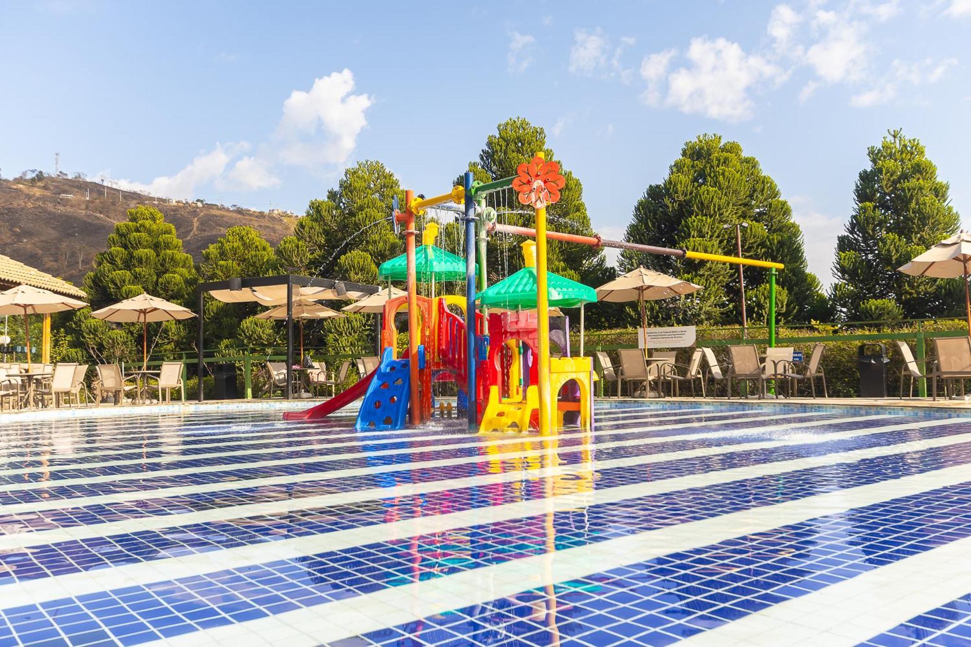 Golden Park All Inclusive Poços de Caldas Dış mekan fotoğraf The swimming pool at the resort