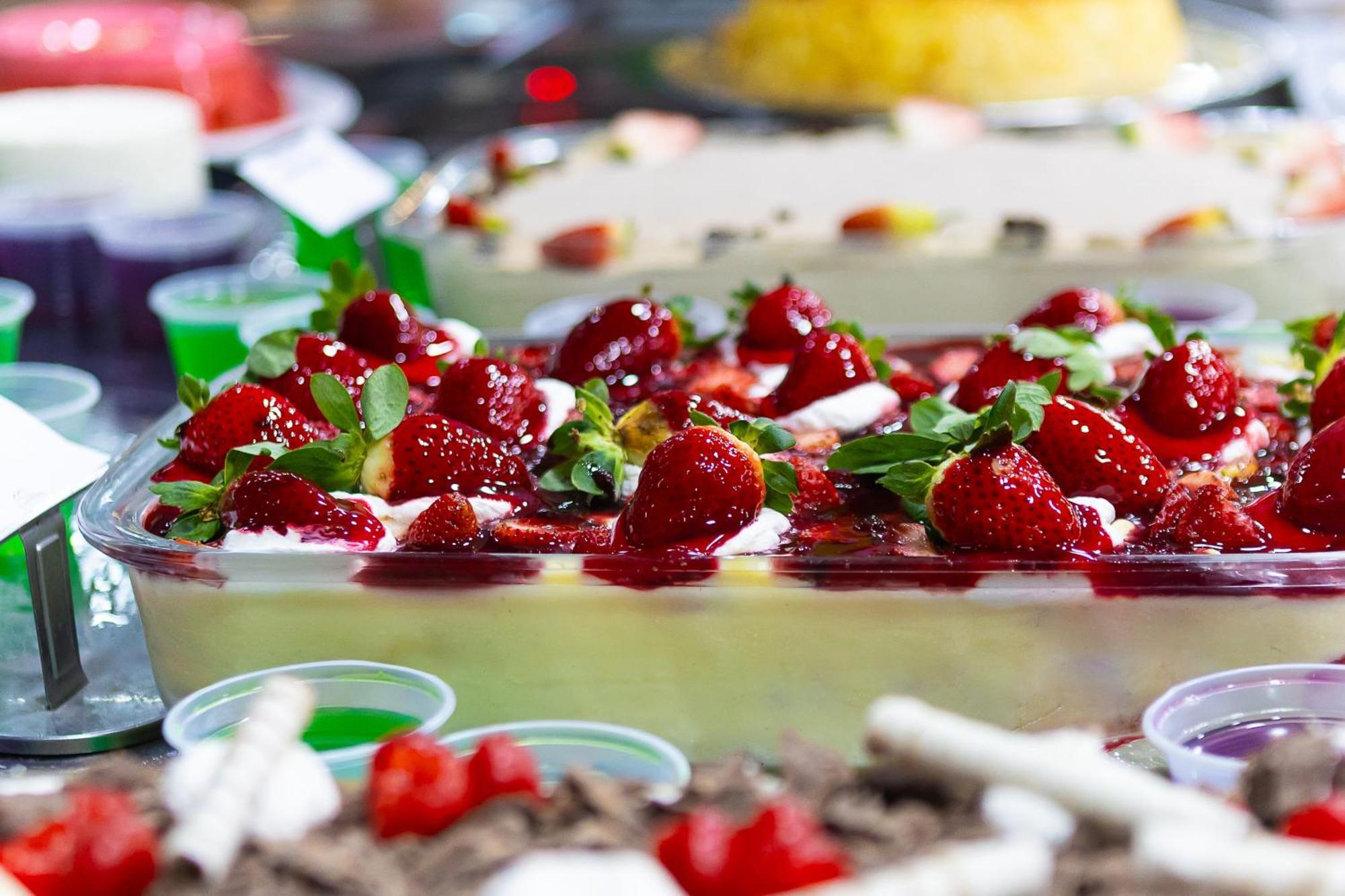 Golden Park All Inclusive Poços de Caldas Dış mekan fotoğraf A strawberry parfait